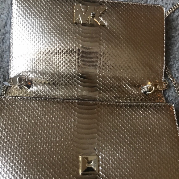 Authentic Michael Kors cross body - Picture 6 of 7